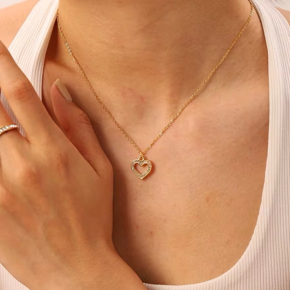 18K Gold Plated Heart Necklace - Gold Jewelry - Picture 2 of 6